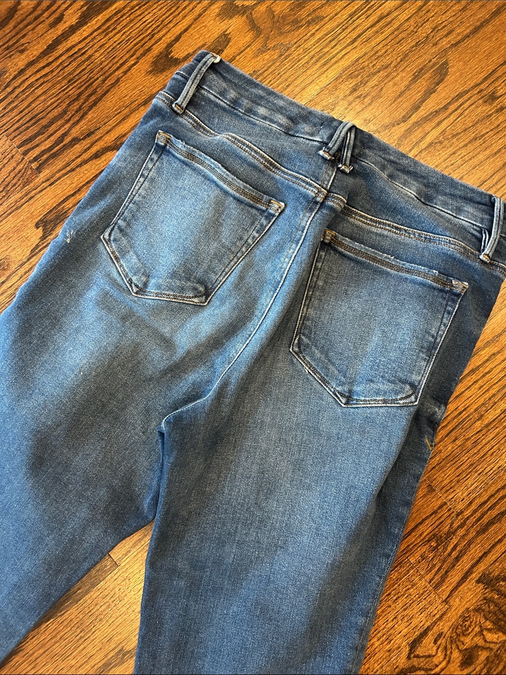 Good American Blue Cropped Frayed-Hem Jeans - Picture 5 of 6